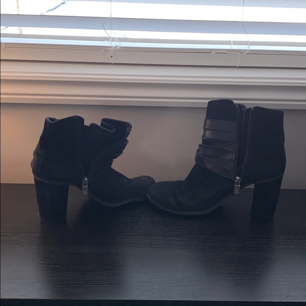 Black ankle boots with heel - Picture 2 of 4